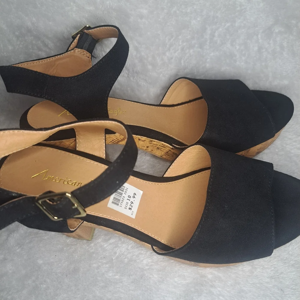 American Eagle Heeled Sandals Womens Size 10. Black & Cork with Block Heel.